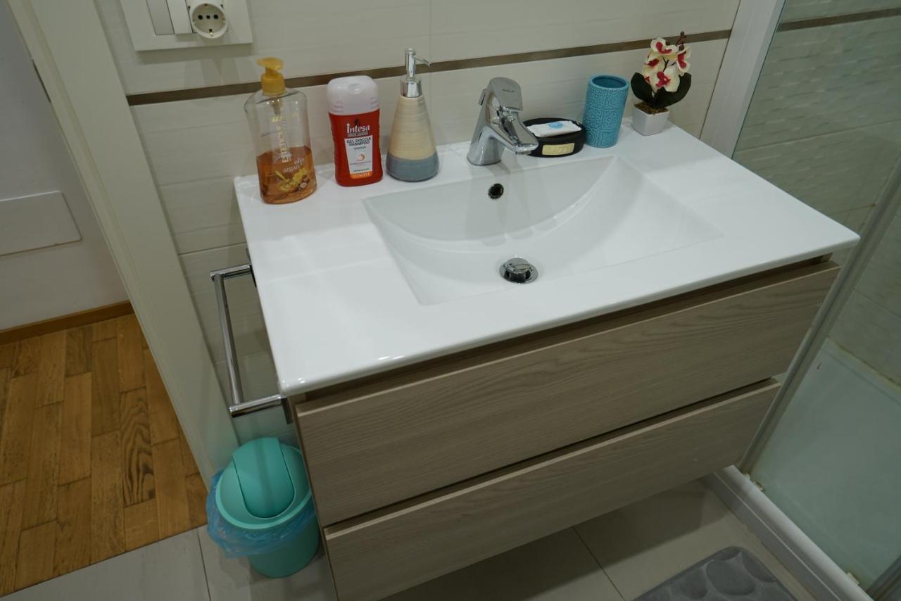 Ferienwohnung Fast Wifi E Netflix -- Centro Di Rho Vicino Stazione Exterior foto